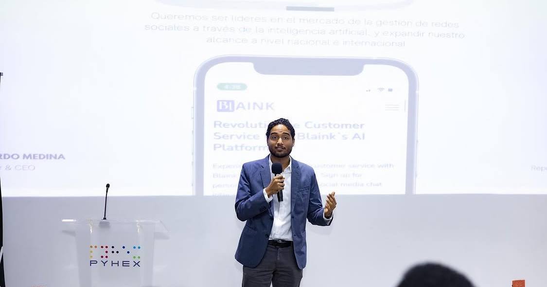 El fundador de Blaink presentando la plataforma ante una audiencia de emprendedores